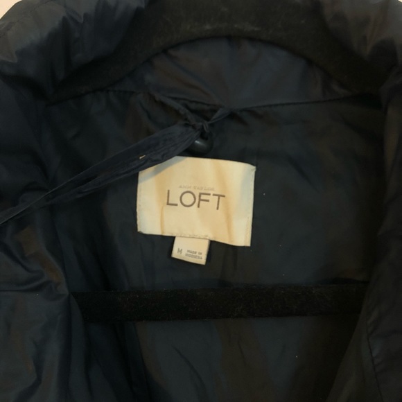 LOFT Light Puffer Jacket ⭐️ - Picture 3 of 6